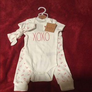 NWT LAST ONE 😍 3 pc Rae Dunn 3-6 baby XOXO Onesie pants Heart Love Valentine